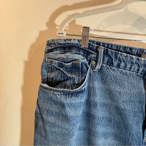 GOOD AMERICAN Sz 18 Good Vintage Mid Wash some Distressing Cropped Jeans - Picture 4 of 10